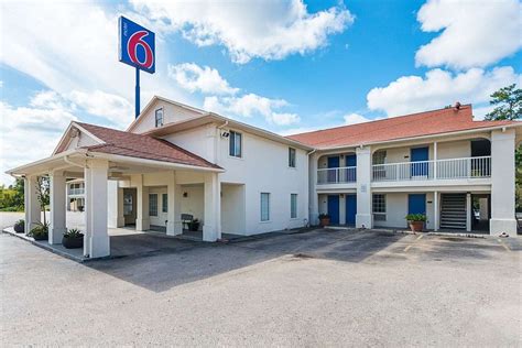 Motels in livingston tx - 902 South Magnolia, Highway 69 South, Woodville, TX. Reserve now, pay when you stay. 15.76 mi from Naskila Gaming. The price is $103 per night. An outdoor pool is featured at this motel, along with free WiFi in public areas and a picnic area. A business center, luggage storage, and laundry facilities are also on offer. 